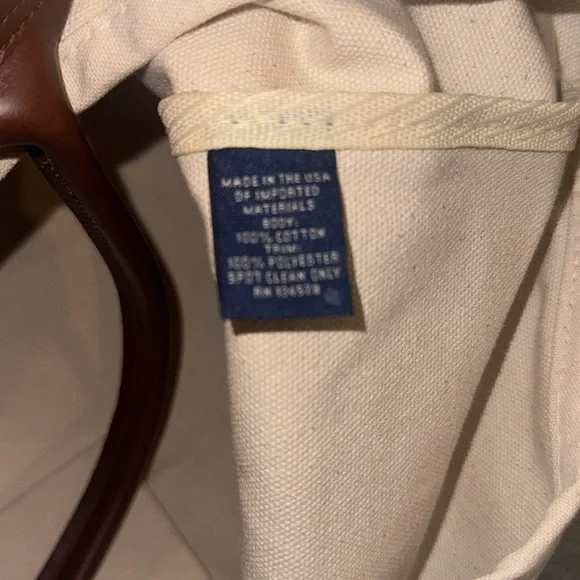 NWT, Vineyard Vines canvas tote bag with flags detail. - Picture 9 of 9